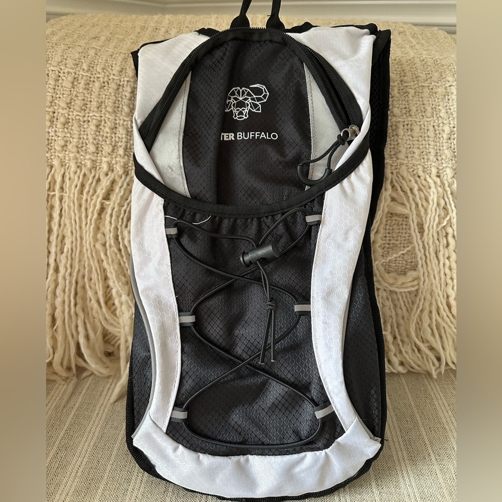 Water Buffalo Hydration Pack Backpack Lightweight Adjustable Padded NO Bladdec